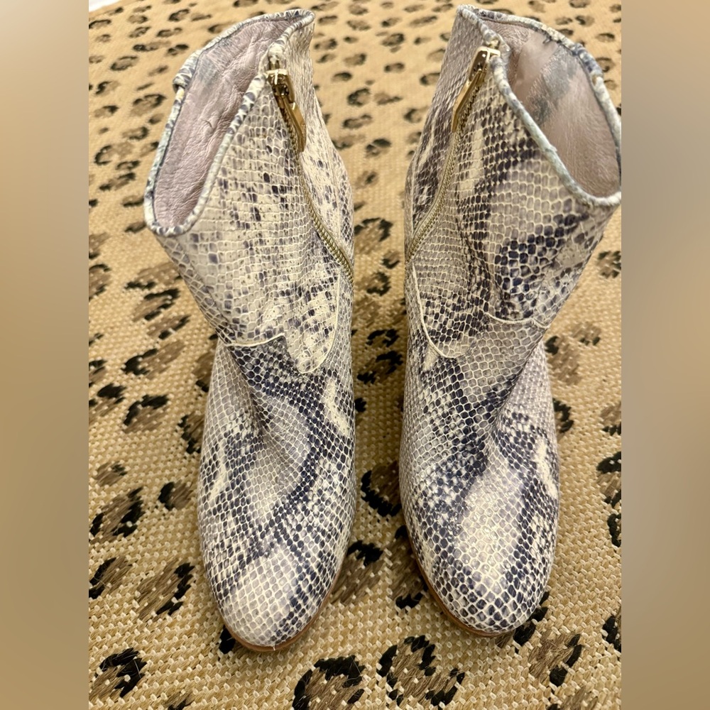 Vince Camuto Python Leather Ankle Boots Size 9